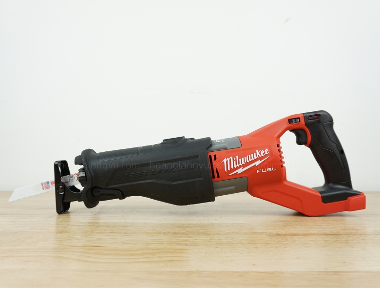 Máy cưa kiếm dùng pin Milwaukee M18 FSX-0C 