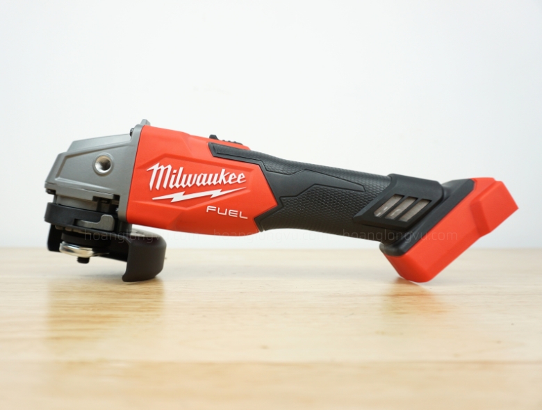 May-mai-goc-Milwaukee-M18-FSAG100XB
