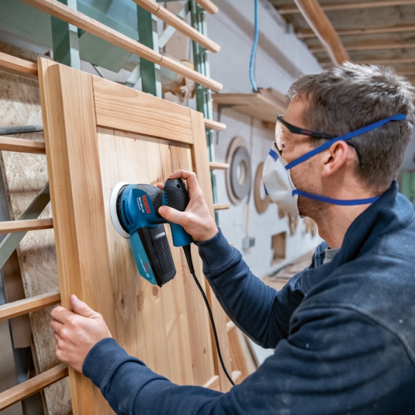 Máy chà nhám rung tròn Bosch GEX 125-1 AE