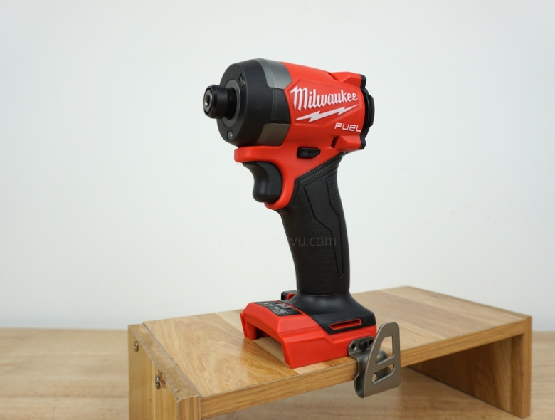 May-bat-vit-Milwaukee-M18-FID3-0X