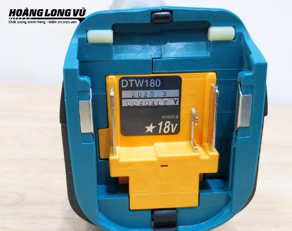 Máy siết bu lông pin Makita DTW180Z