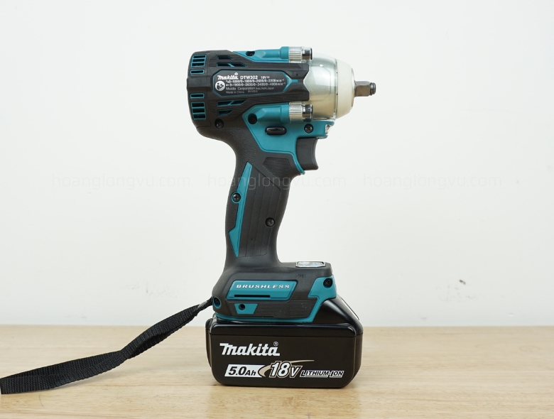 Máy siết bu lông dùng pin (9.5mmdây đeobl)18V Makita DTW302RTJ 2