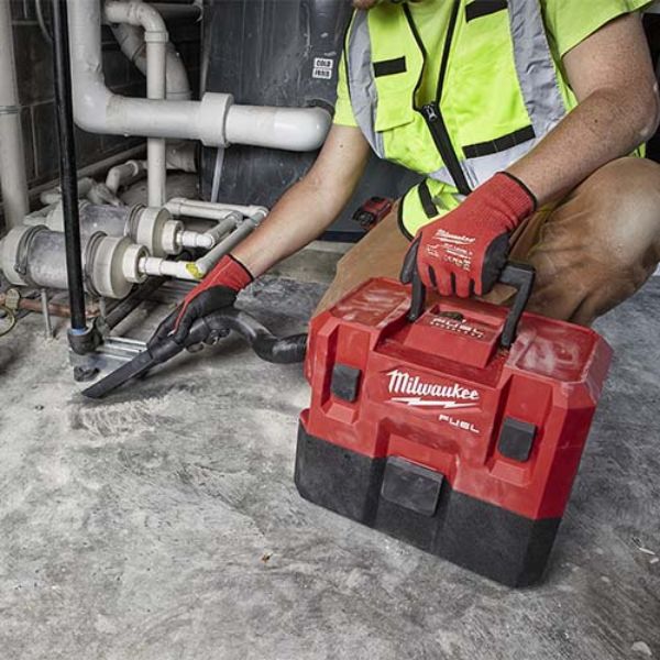 Ứng dụng máy hút bụi khô ướt dùng pin Milwaukee M12 FVCL