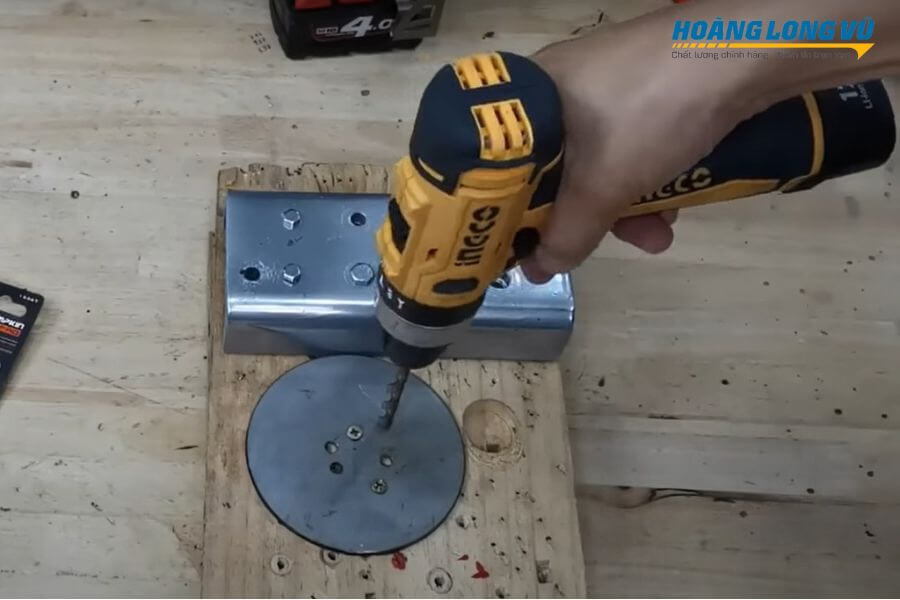 Cố định vật liệu khoan inox