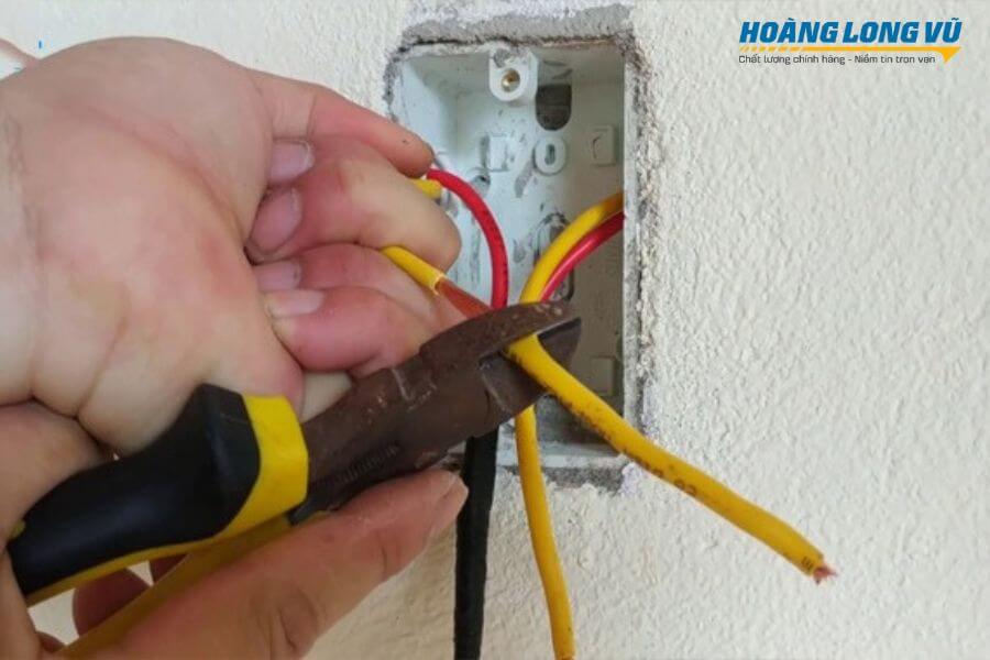 Xác định mạch điện ngầm trước khi khoan tường 