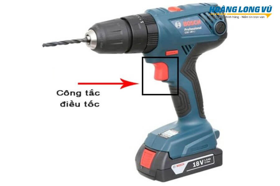 Thao tác điều chỉnh tốc độ trên máy khoan
