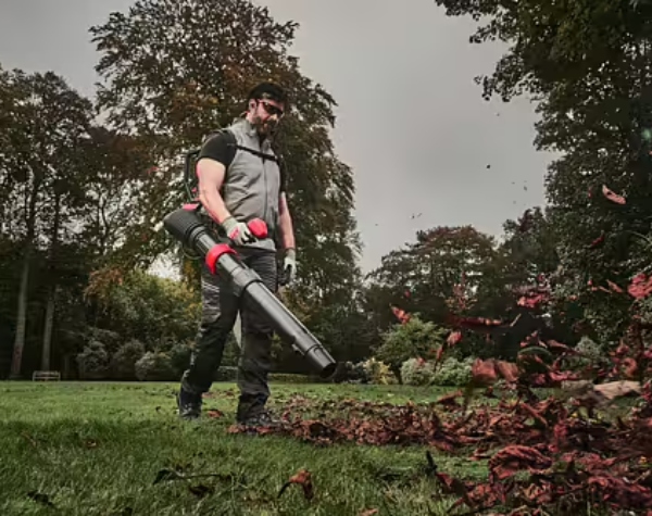 Máy thổi lá đeo lưng MILWAUKEE M18 F2BPB
