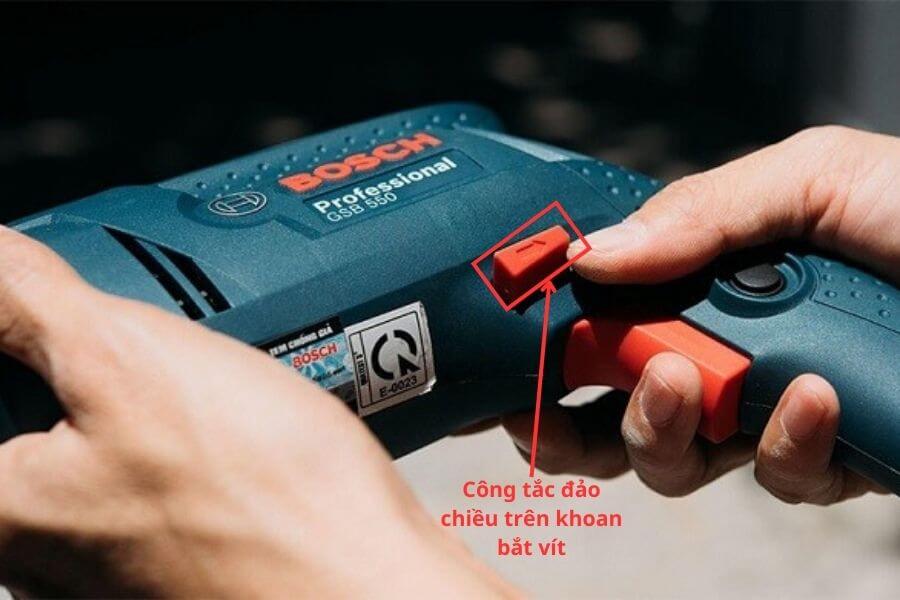 Chế độ đảo chiều khoan bắt vít trên máy khoan