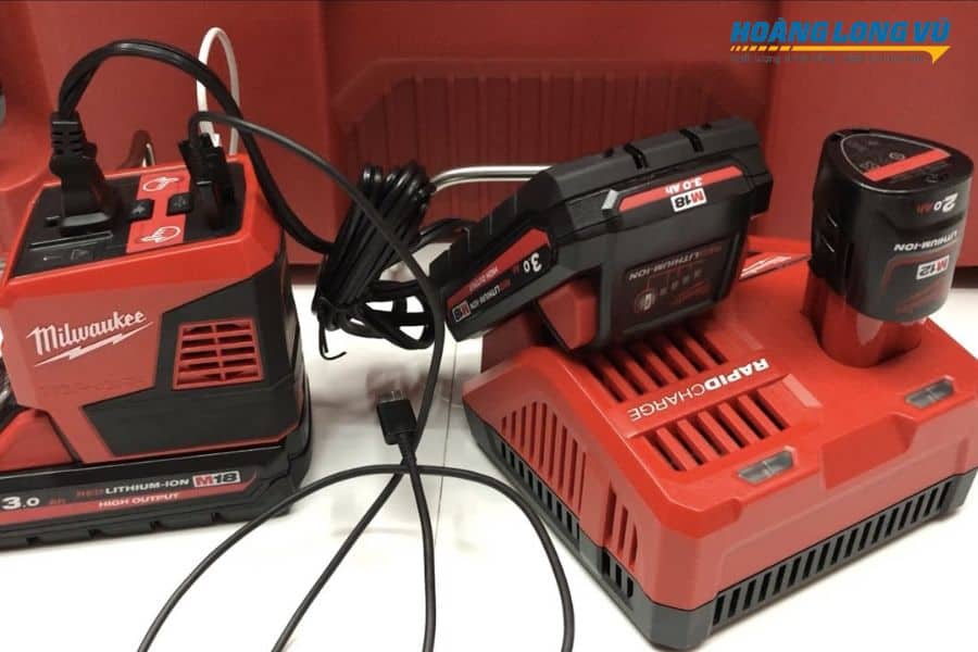 Chọn bộ sạc và pin máy khoan phù hợp