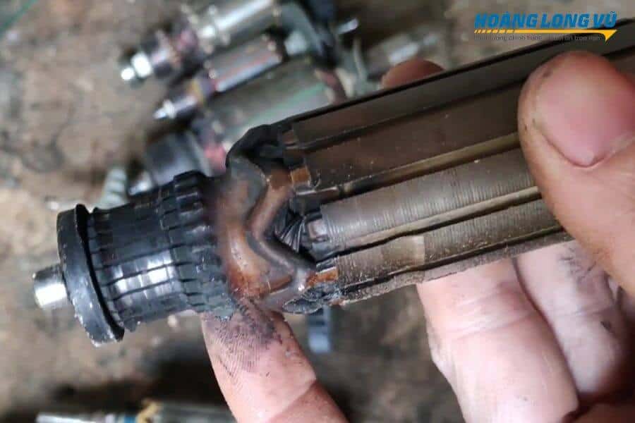 Rotor máy khoan pin bị cháy
