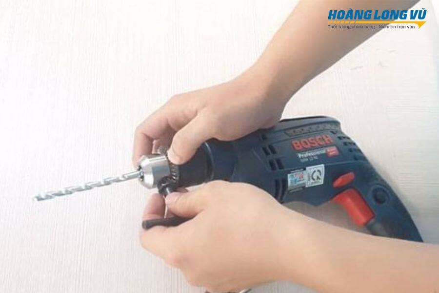Thay mũi khoan mới cho máy giảm tình trạng rung lắc khi khoan