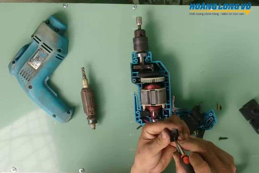 cách sửa máy khoan pin tự ngắt