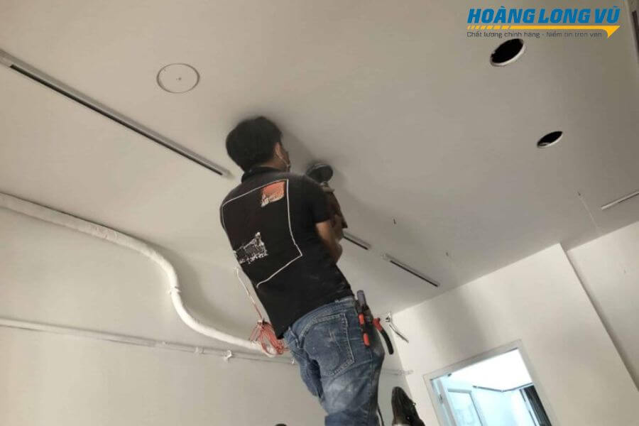 Hướng dẫn cách khoét lỗ tròn trên trần thạch cao