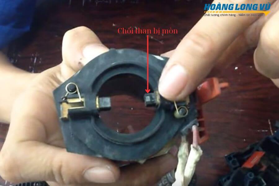 Dấu hiệu nhận biết chổi than mòn