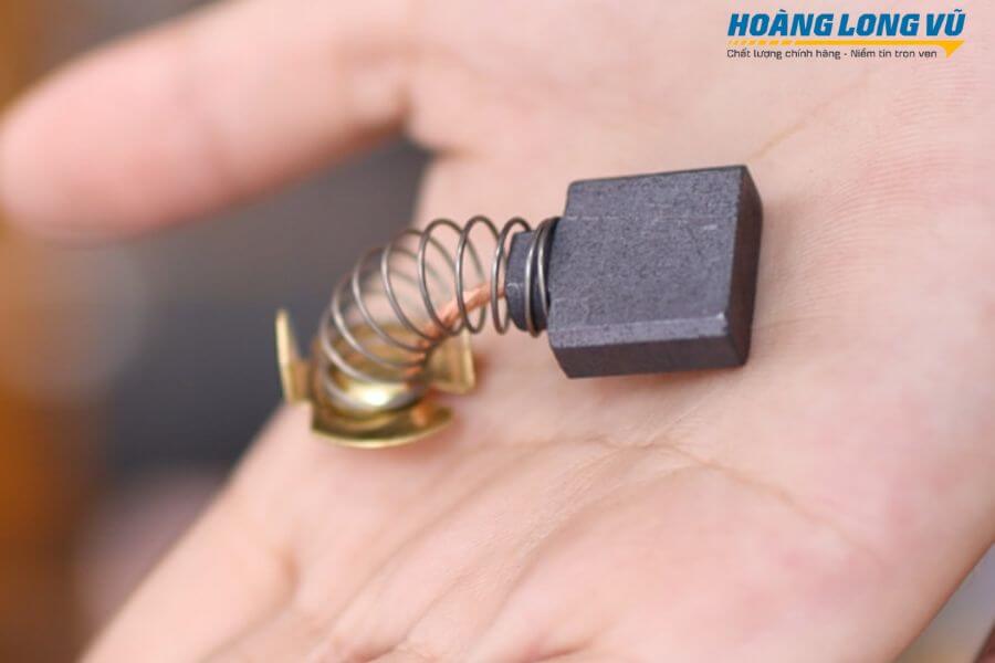 Mẹo bảo quản chổi than hiệu quả 