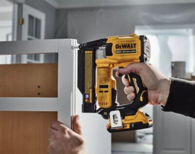 Máy bắn đinh pin 20V DeWalt DCN623B