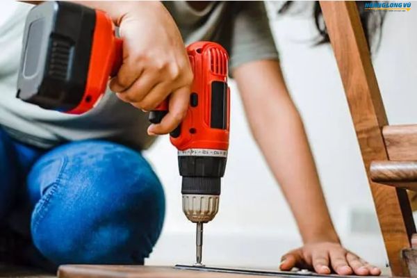lưu ý khi sử dụng máy khoan để bắt vít