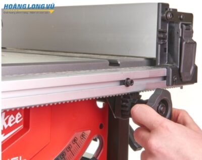 Máy cưa bàn Milwaukee M18 FTS210