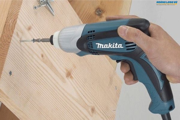 Các bước sử dụng máy vặn vít dùng điện chuân