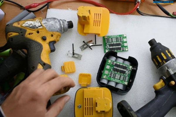 Lưu ý khi tự sửa chửa máy vặn vít pin