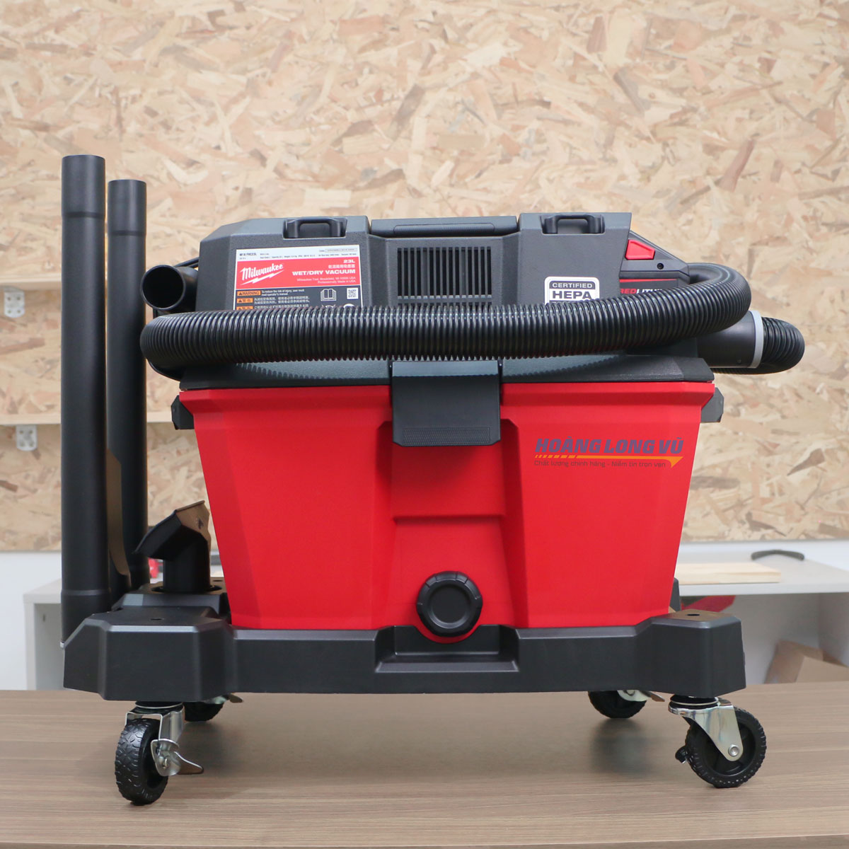 may-hut-bui-kho-uot-23-lit-dung-pin-milwaukee-m18-fvc23l
