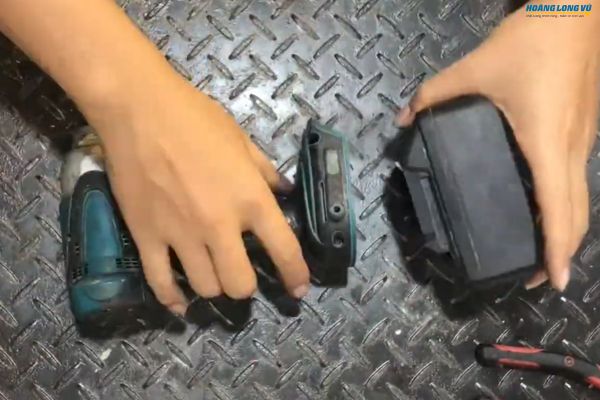 Pin máy bắn vít bị chai và yếu