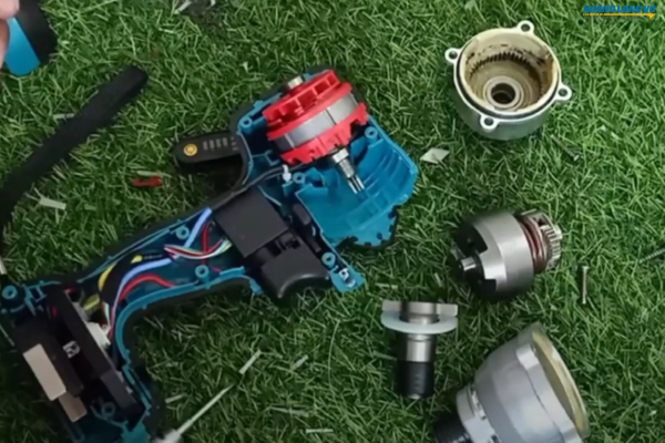 Các bộ phận bên trong máy bắt vít