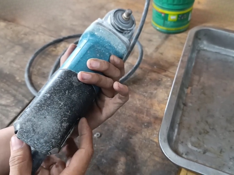 máy mài nóng bất thường ở cụm đầu sau vài chục giây chạy