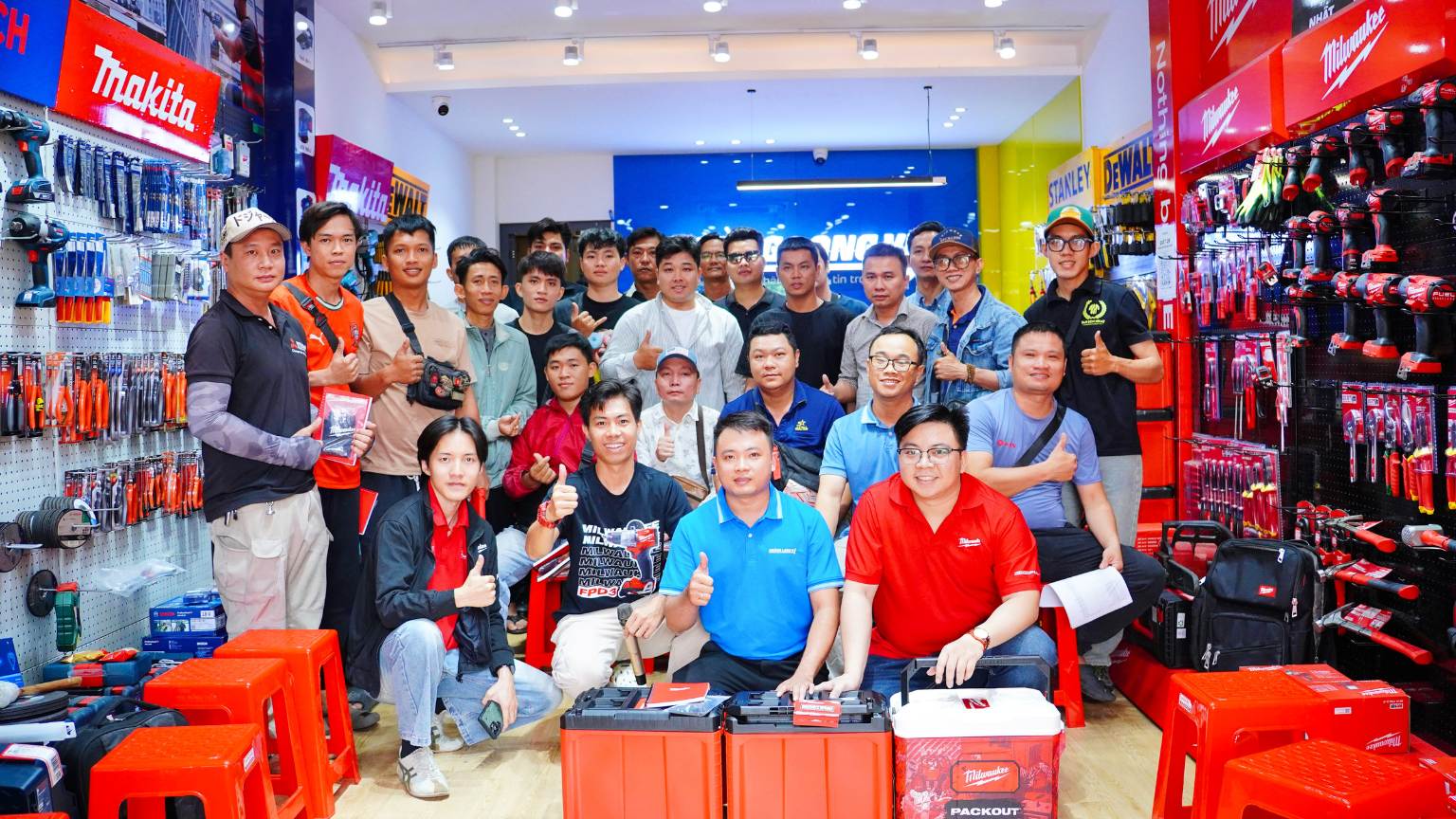 Không khí đông đảo anh em điện lạnh tại workshop giải pháp đồ nghề điện lạnh do Hoàng Long Vũ tổ chức