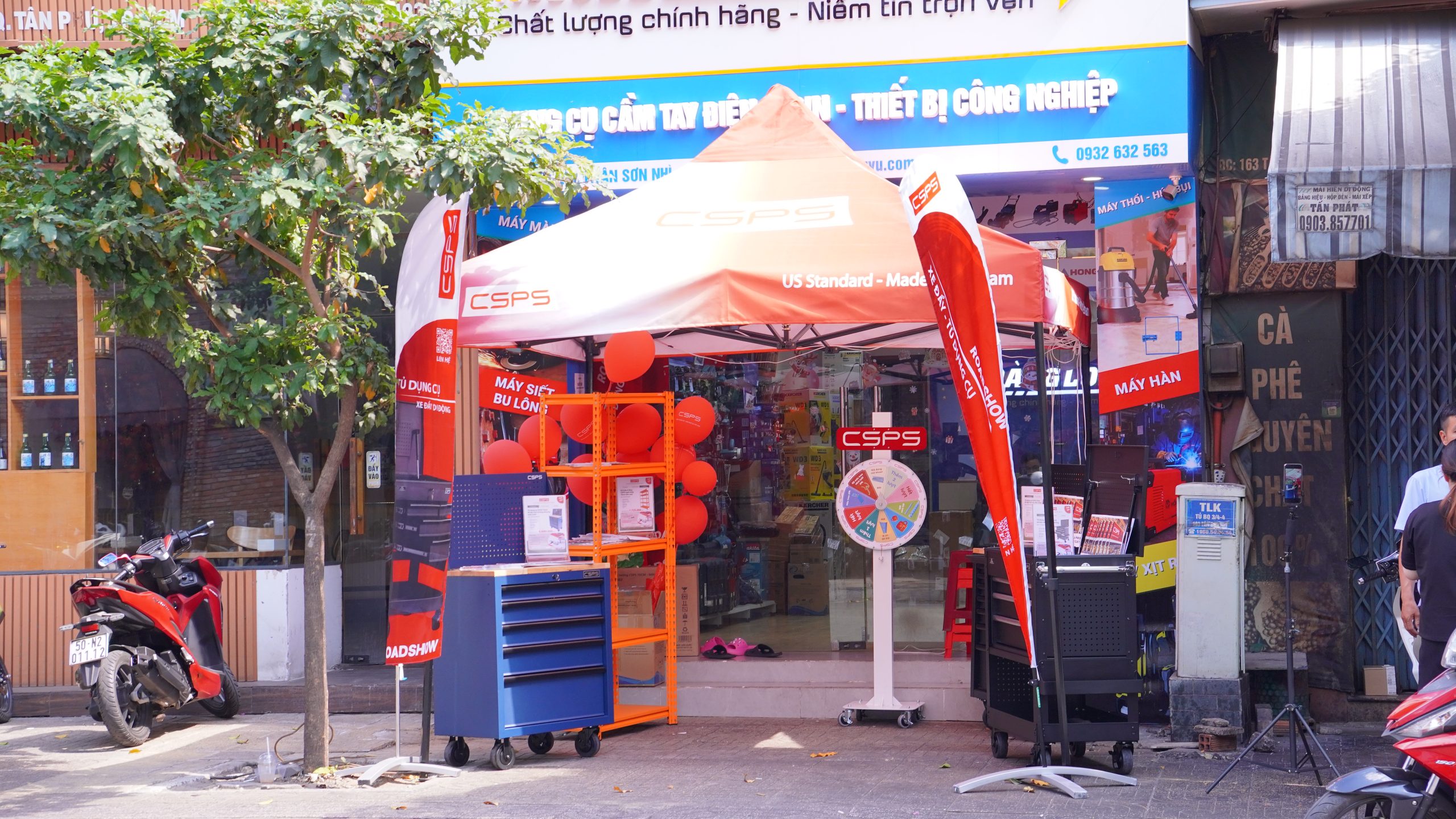 Các sản phẩm lưu trữ của CSPS trưng bày tại roadshow x Hoàng Long Vũ